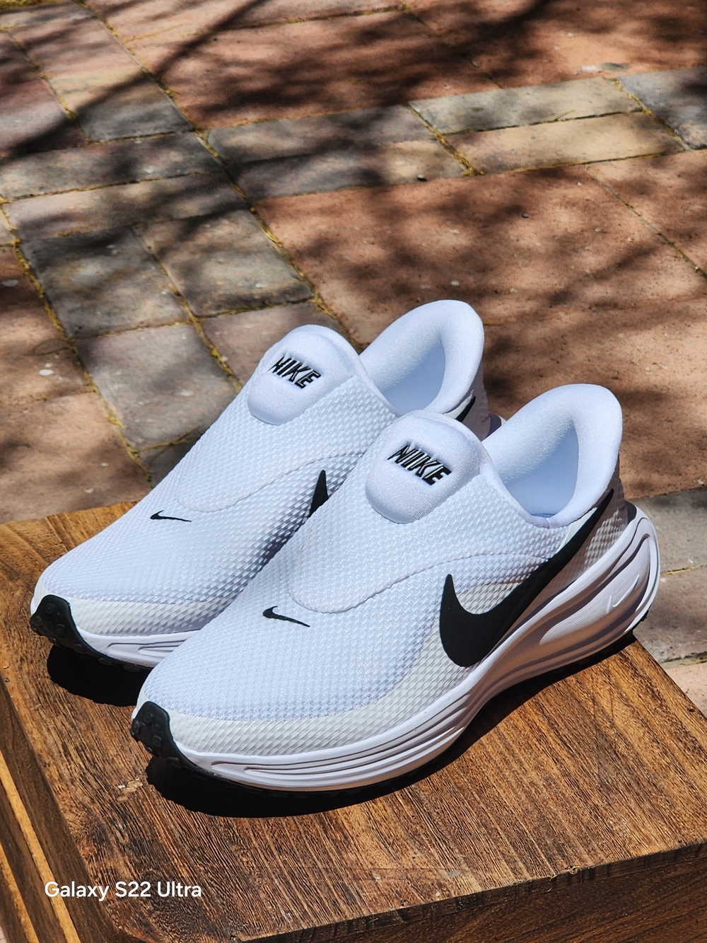 Nike Revolution 8 EasyOn Men's White Road Running Shoes Size 7.5/Women Size 9 - Picture 5 of 9